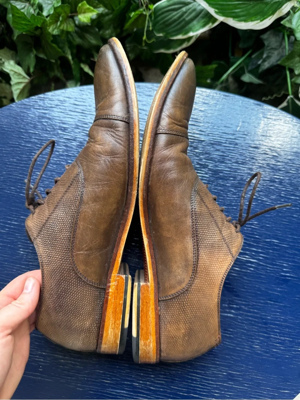Warfield & Grand Brown Logan Leather Dress Oxfords Cap toe and textured design